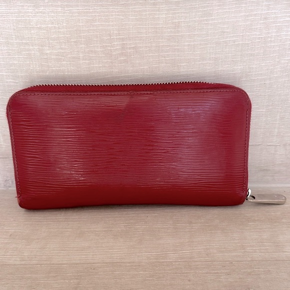 LOUIS VUITTON Red Epi Zippy Wallet - Picture 2 of 16